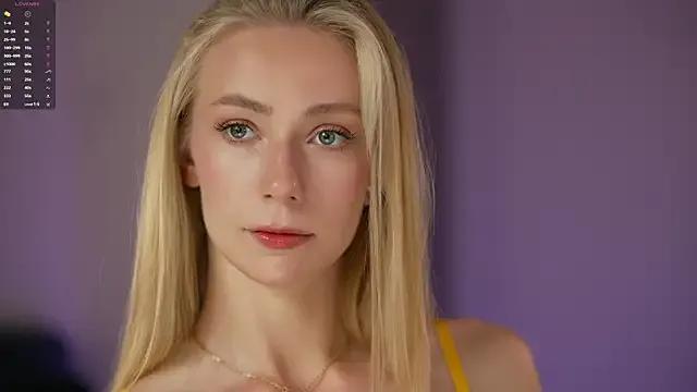 Vika54784 on StripChat