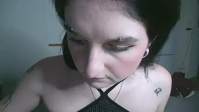 Violett3333 — topless + concours contrle lovense !