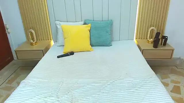 StripChat WildScarlet is Freechat WildScarlet — CUM SHOW + SQUIRT SHOW