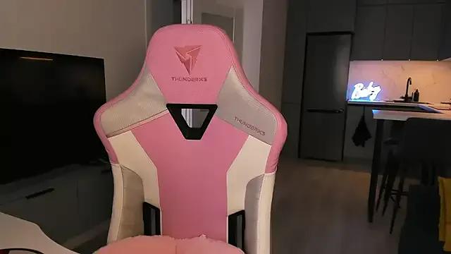 wow_lovie on StripChat