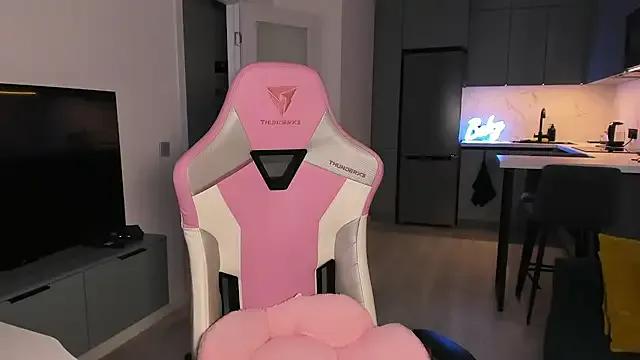 wow_lovie on StripChat