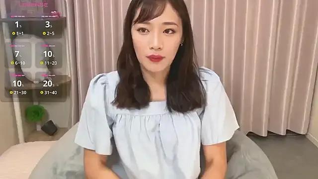 yuu-chan_ on StripChat