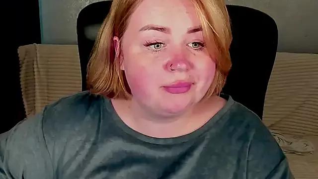 ZaraReignn on StripChat