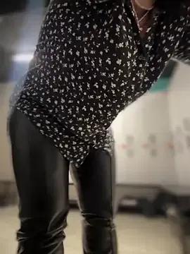 ZhenjaPoledance — Show wet pussy close