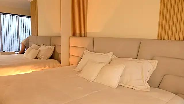 Zoe_Benson — Doggy spanks with body lotion on ass