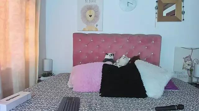 Freechat ZulyMichels on StripChat